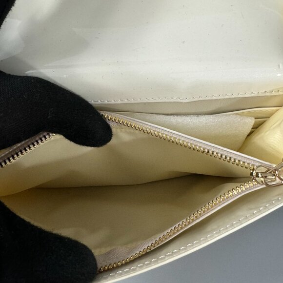 NWOT Pandora Ivory Patent Faux Leather Wristlet - Picture 14 of 15
